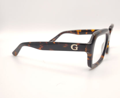gafas guess cuadradas con montura de pasta carey y detalle metálico en la varilla