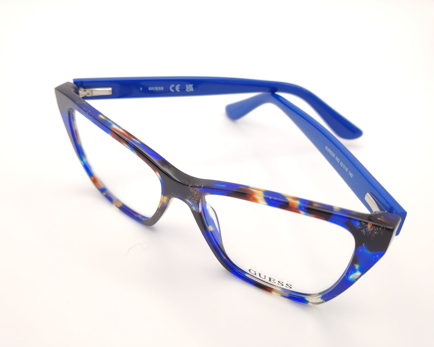 gafas guess cat-eye multicolor con montura brillante en tonos azules y detalles en carey y dorado