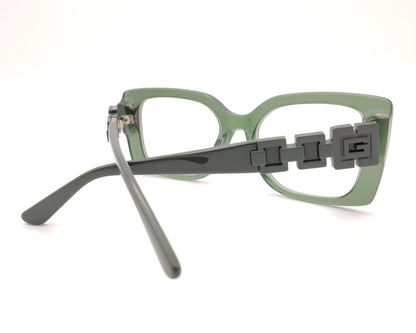 gafas guess verdes con montura rectangular y patillas decoradas con cadena geométrica y logo