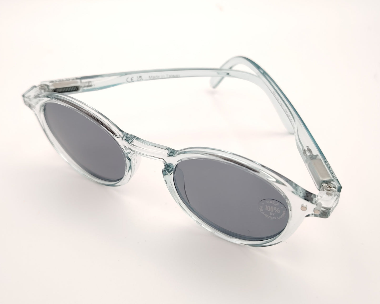 gafas de sol polarizadas para niños en color azul claro traslúcido con lentes oscuras