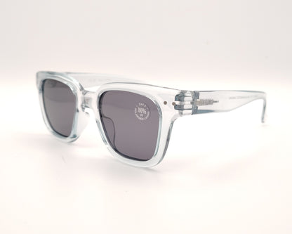 gafas de sol infantiles izipizi polarizadas en color azul claro con lentes oscuras