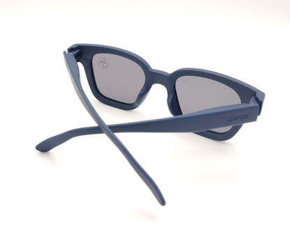 gafas de sol infantiles izipizi polarizadas en color azul marino con lentes oscuras