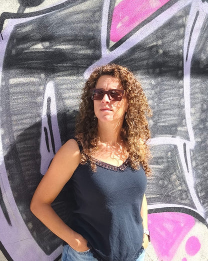 gafas rectangulares burdeos con detalles mostaza y lentes fotocromáticas 