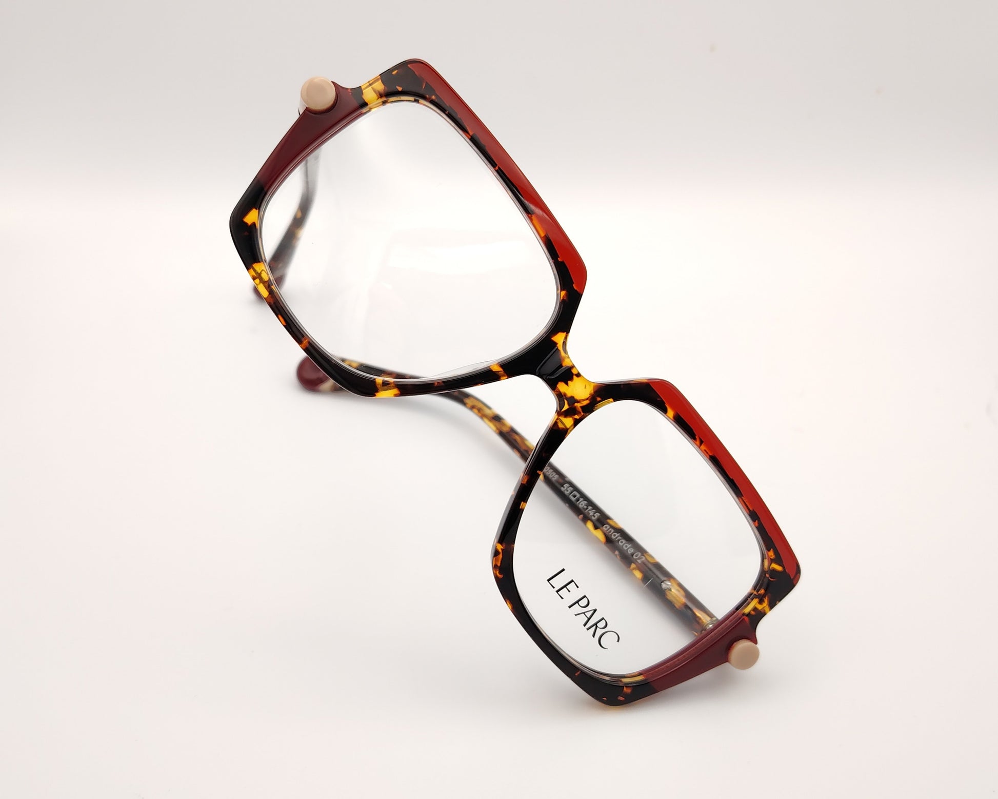 gafas cuadradas grandes con montura carey y detalles burdeos marca le parc