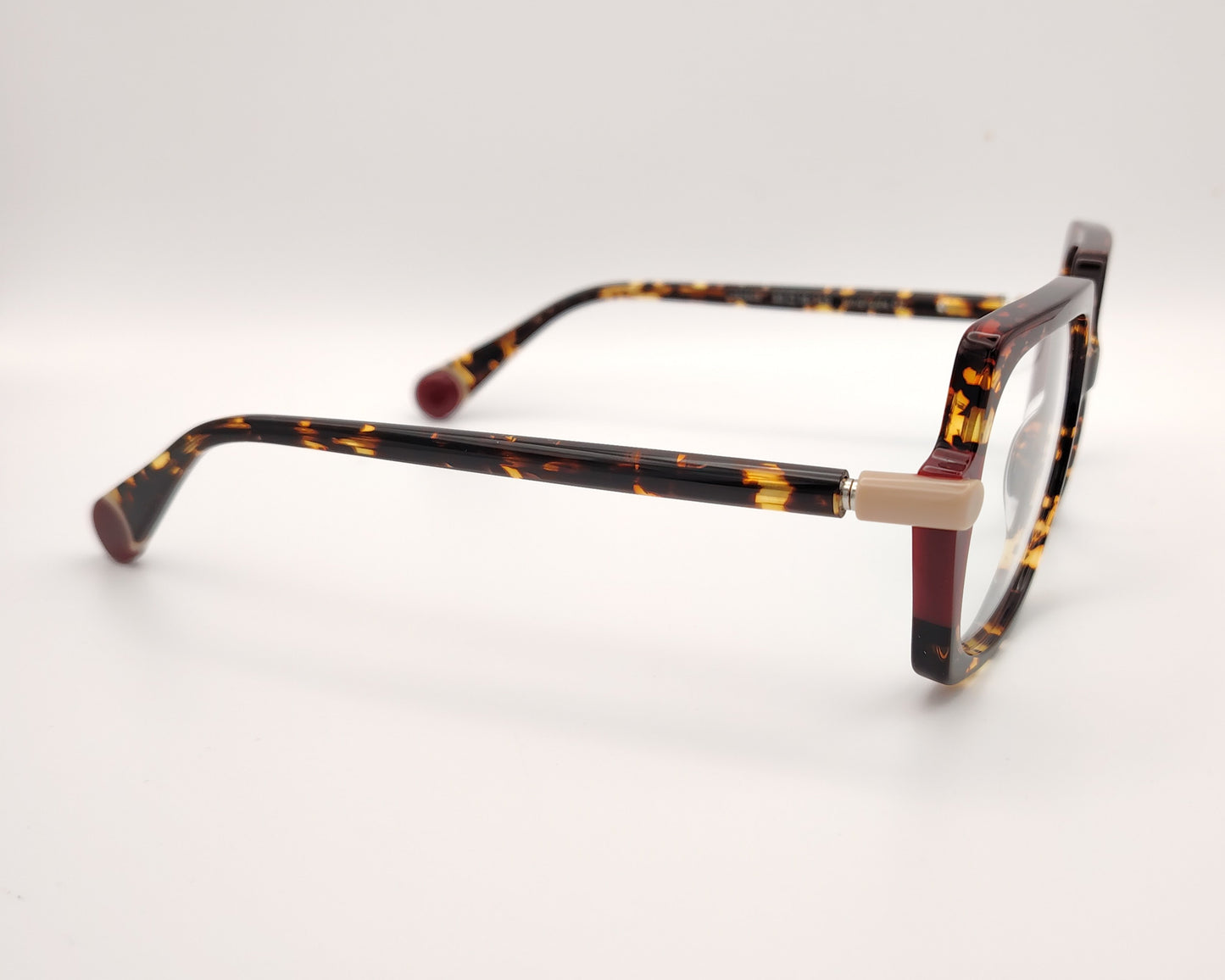 gafas cuadradas grandes con montura carey y detalles burdeos marca le parc