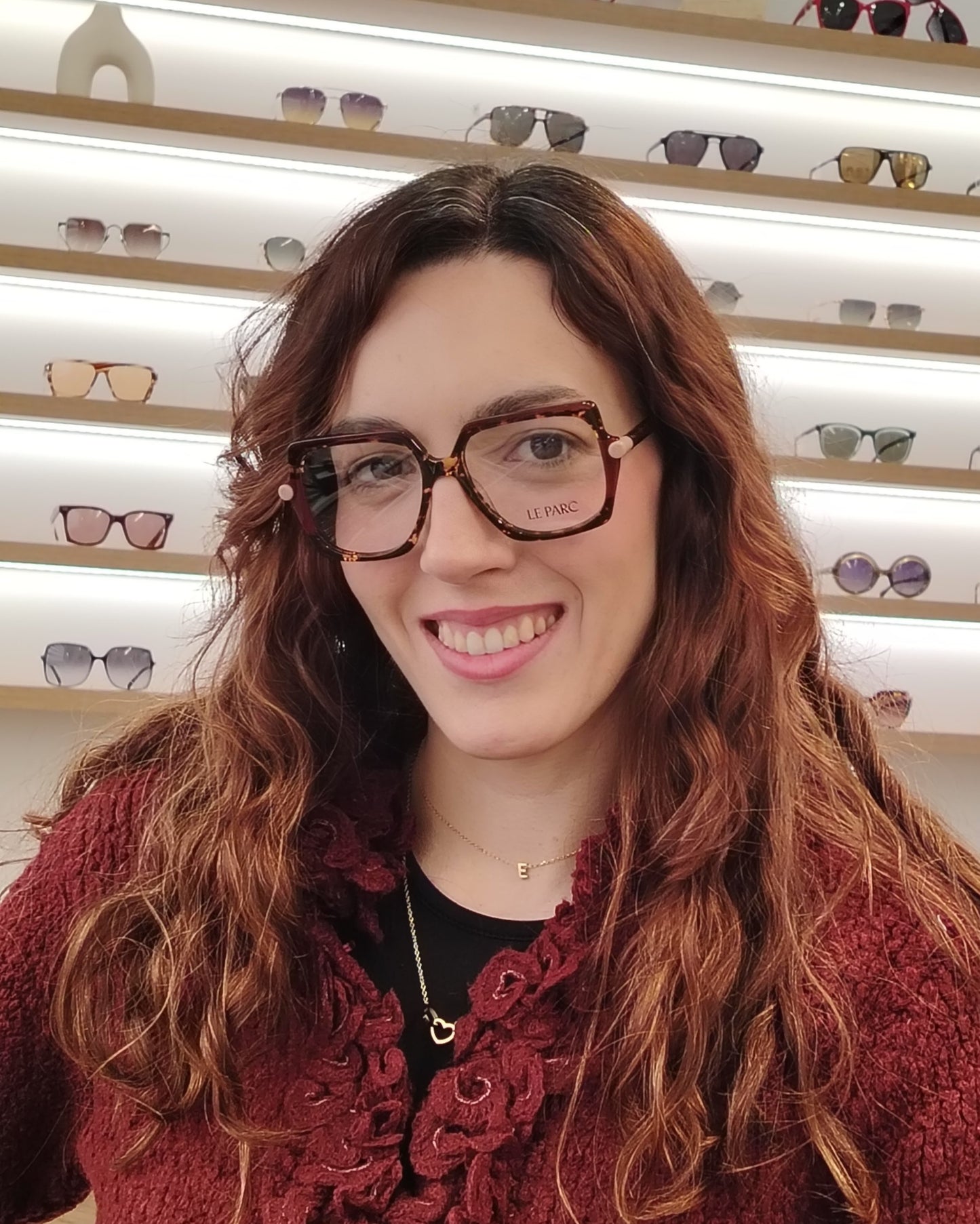 gafas graduadas le parc de forma cuadrada en carey con detalles rojo y crema 