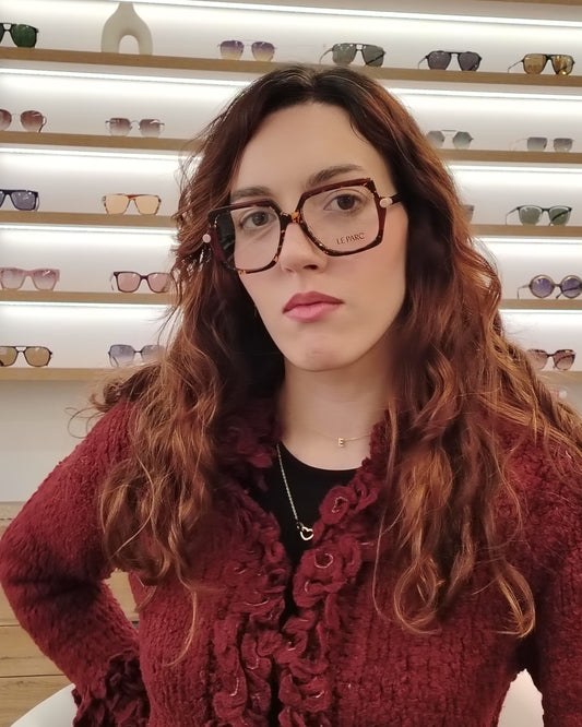 gafas graduadas le parc de forma cuadrada en carey con detalles rojo y crema 