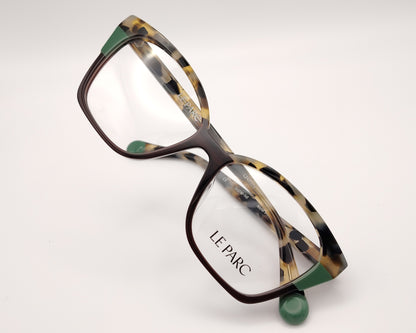 gafas le parc foster 04, montura de acetato en tonos habana, verde y marrón, diseño cuadrado con líneas geométricas, estilo moderno y sofisticado