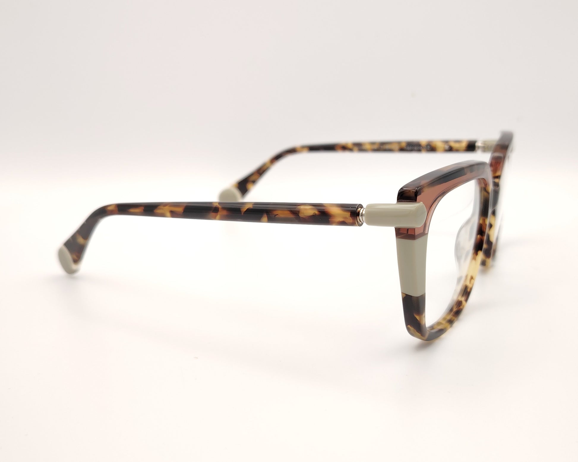 gafas de vista le parc con montura carey cuadrada y detalles en color beige claro