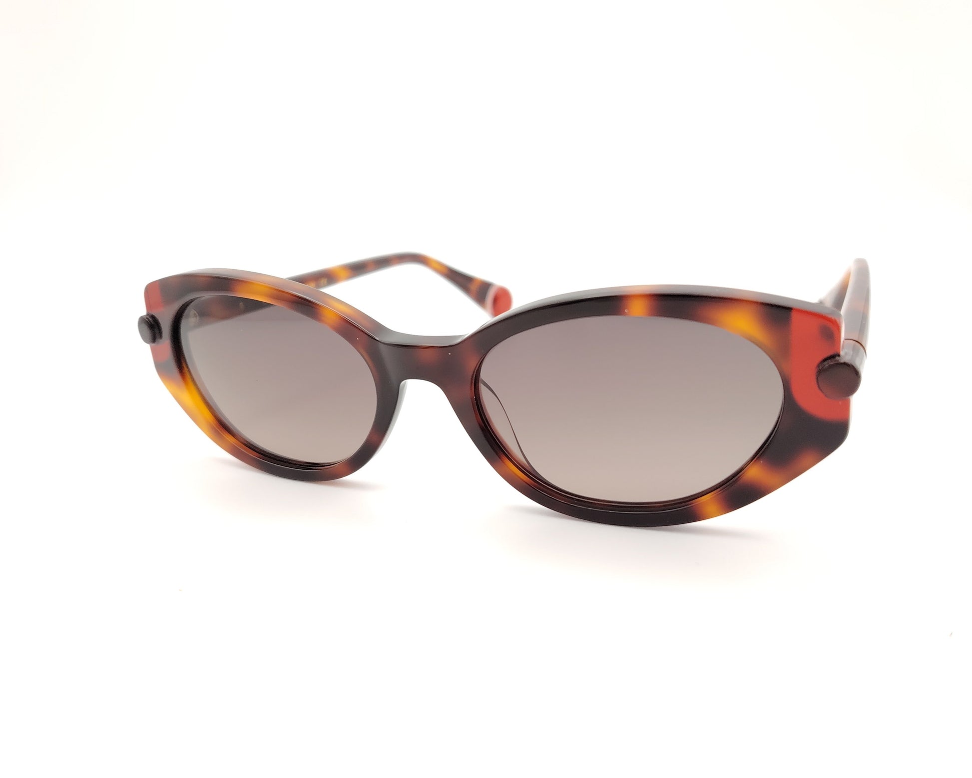 gafas de sol le parc klein 02 carey en tonos marrón, ámbar y rojo con forma ovalada retro