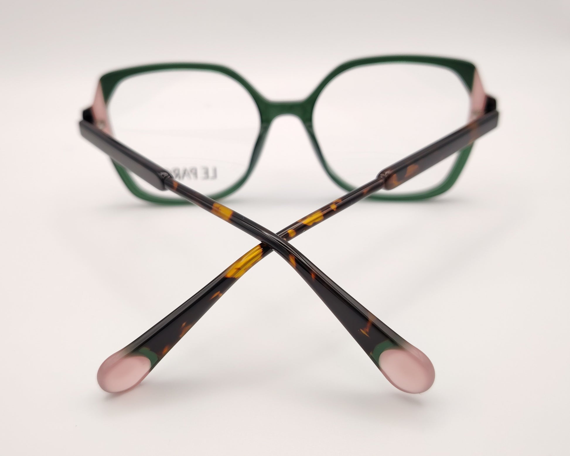 gafas le parc porset 03, montura de acetato en tonos verde y rosa, diseño cuadrado con bordes suaves, estilo elegante y contemporáneo