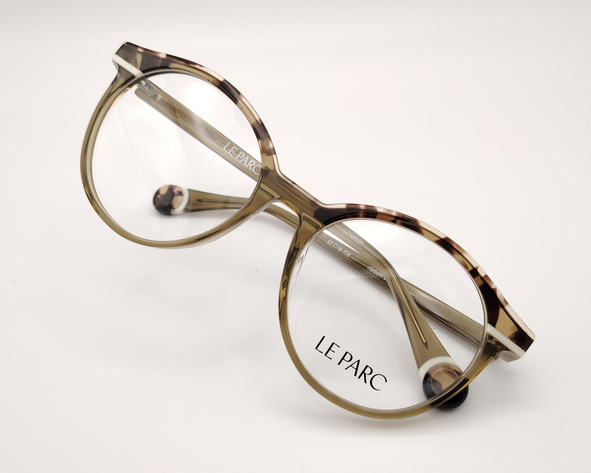 gafas le parc ribbon 04, montura redonda de acetato en tonos habana y marrón translúcido, diseño ligero y elegante, estilo clásico con un toque moderno