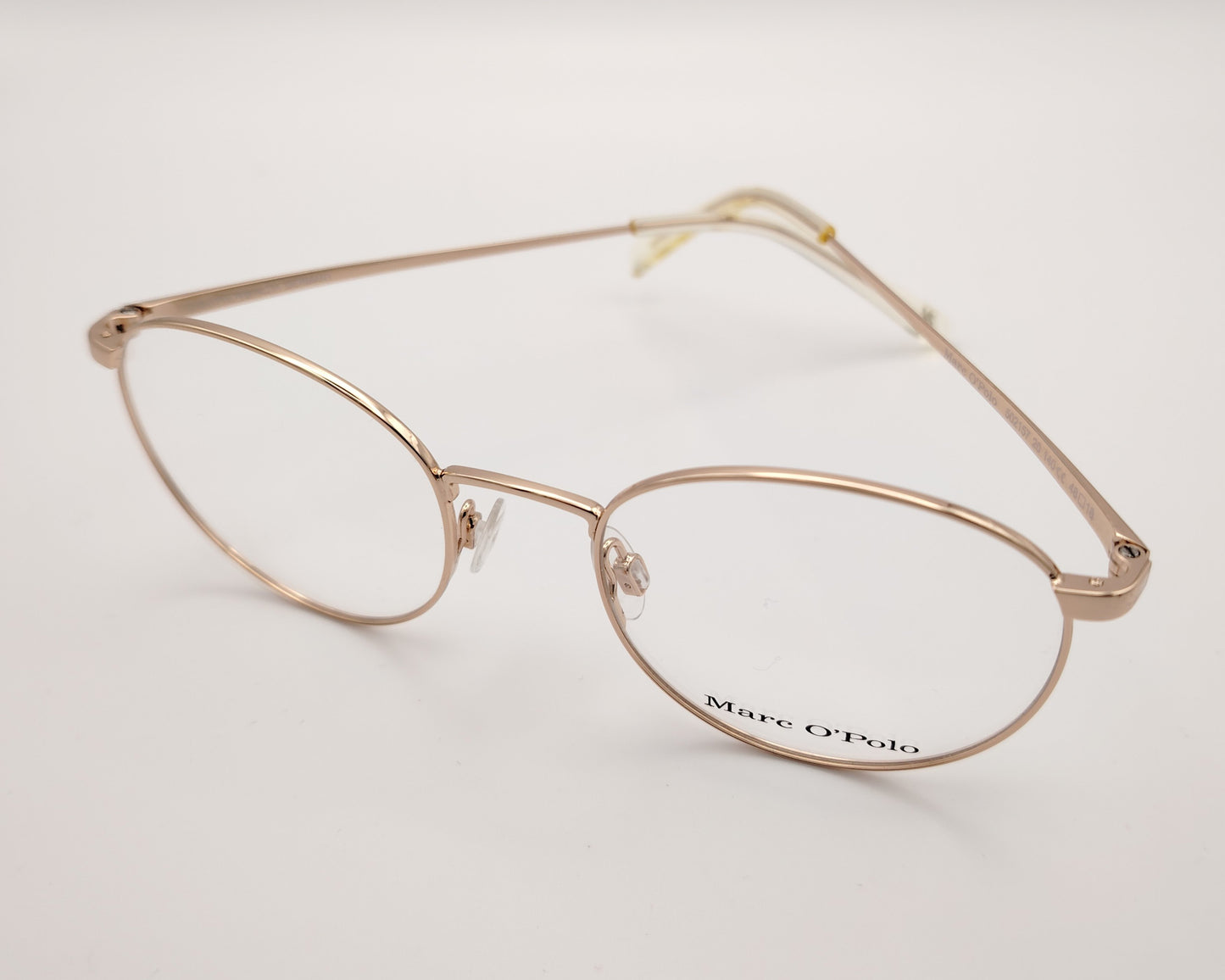 gafas marc o’polo con montura metálica fina y diseño redondo, cómodas y elegantes