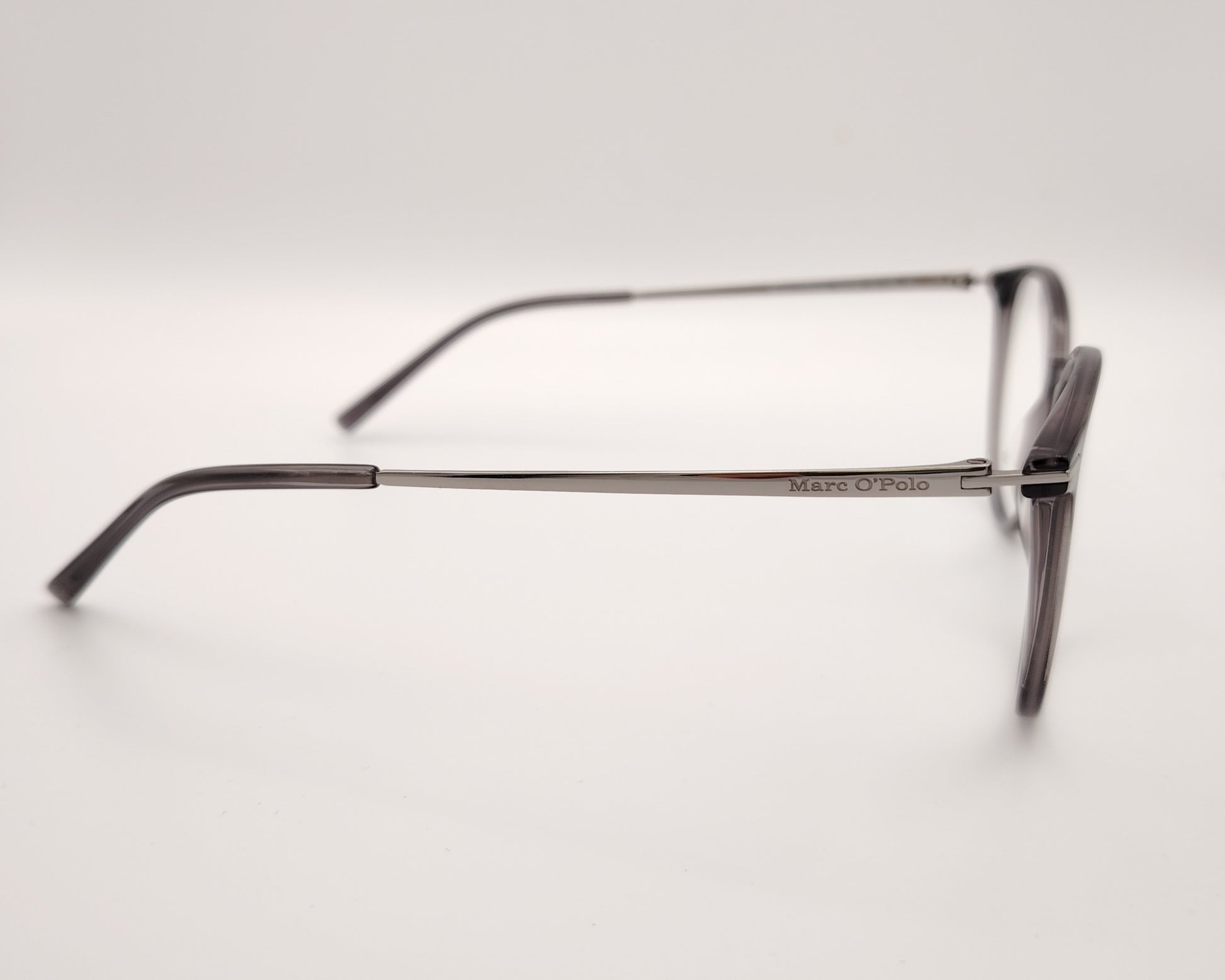 gafas marc o´polo de pasta redonda en color gris traslúcido con varillas de metal