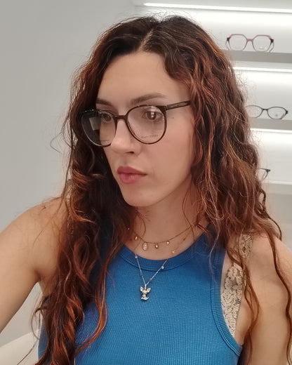 gafas redondas en azul translúcido con montura fina y ligera