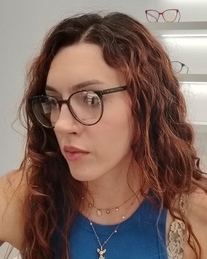 gafas redondas en azul translúcido con montura fina y ligera
