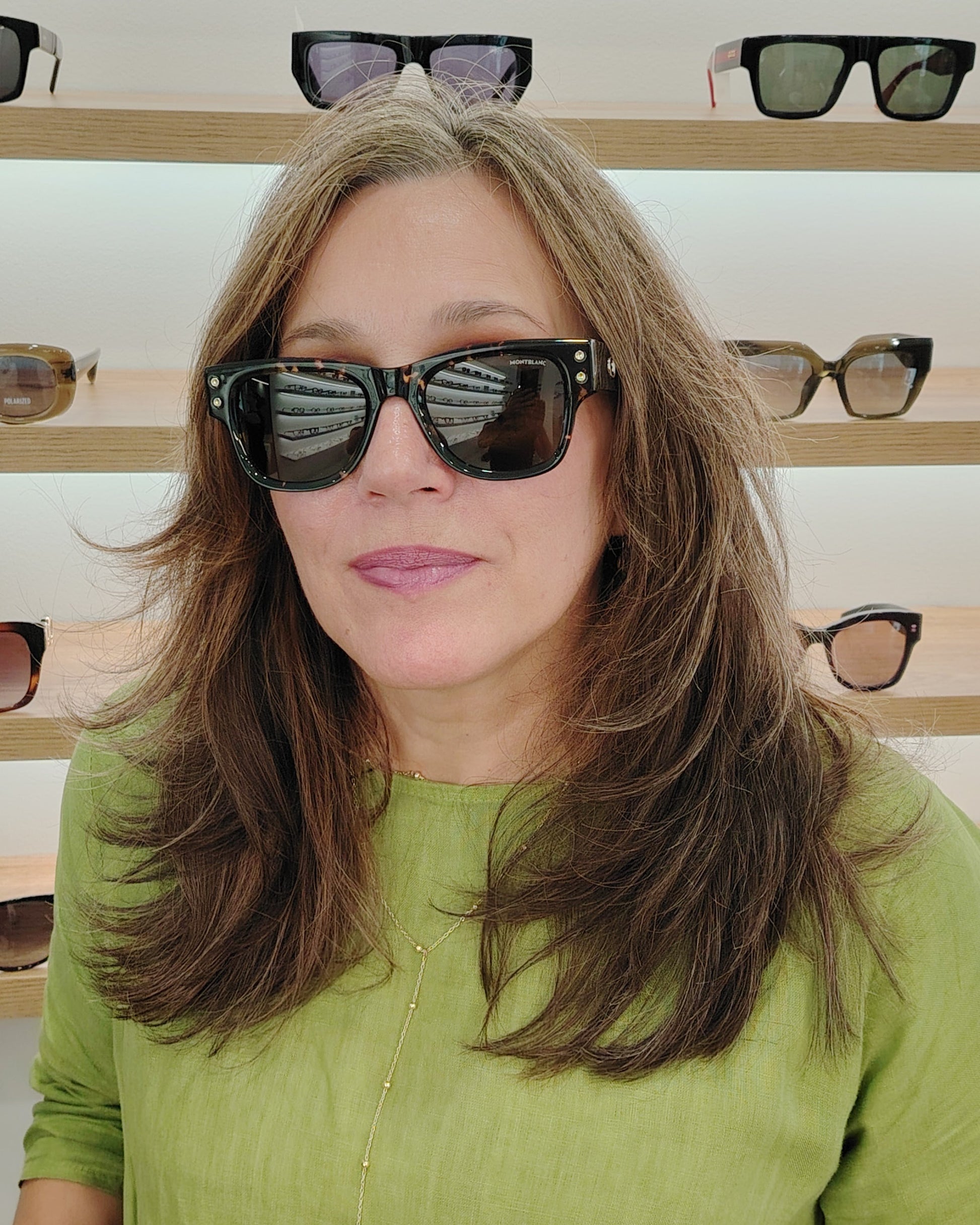 gafas de sol montblanc con montura carey gruesa y lentes marrones oscuras