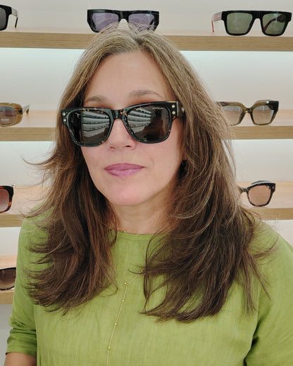 gafas de sol montblanc con montura carey gruesa y lentes marrones oscuras
