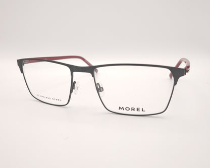 gafas morel rectangulares con montura negra y detalles rojos en las varillas