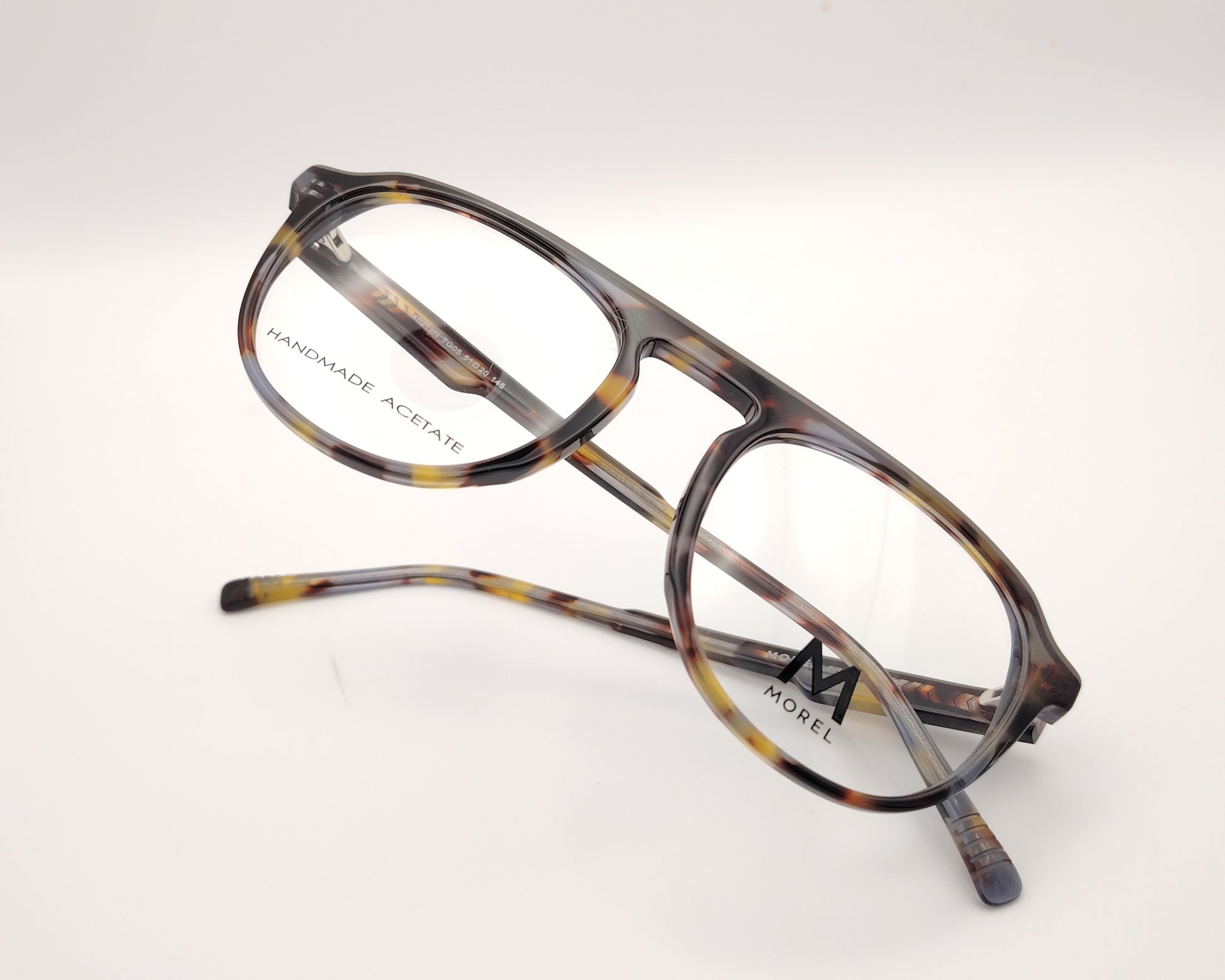 gafas de vista morel nomad con montura redondeada de acetato jaspeado en tonos marrón, gris y mostaza 