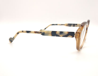 gafas redondas de acetato color caramelo con varillas carey claras y diseño francés