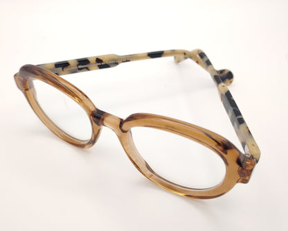 gafas redondas de acetato color caramelo con varillas carey claras y diseño francés