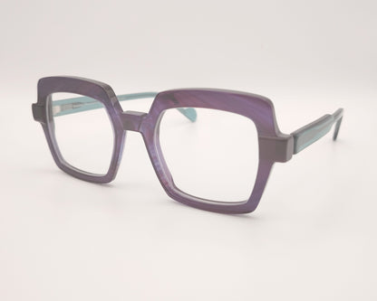 gafas geométricas de acetato color lila con varillas verde agua translúcidas