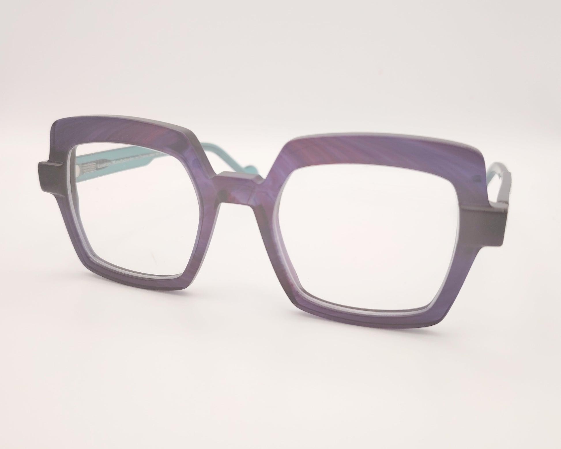gafas geométricas de acetato color lila con varillas verde agua translúcidas