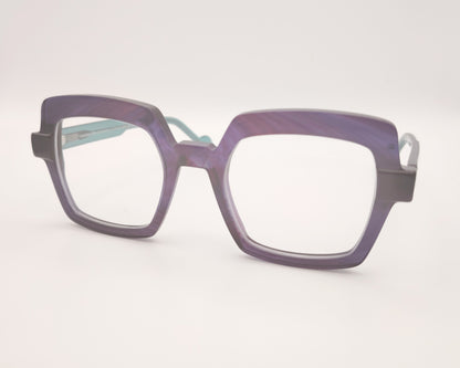 gafas geométricas de acetato color lila con varillas verde agua translúcidas