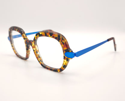 gafas carey de forma cuadrada redondeada con varillas metálicas azul eléctrico