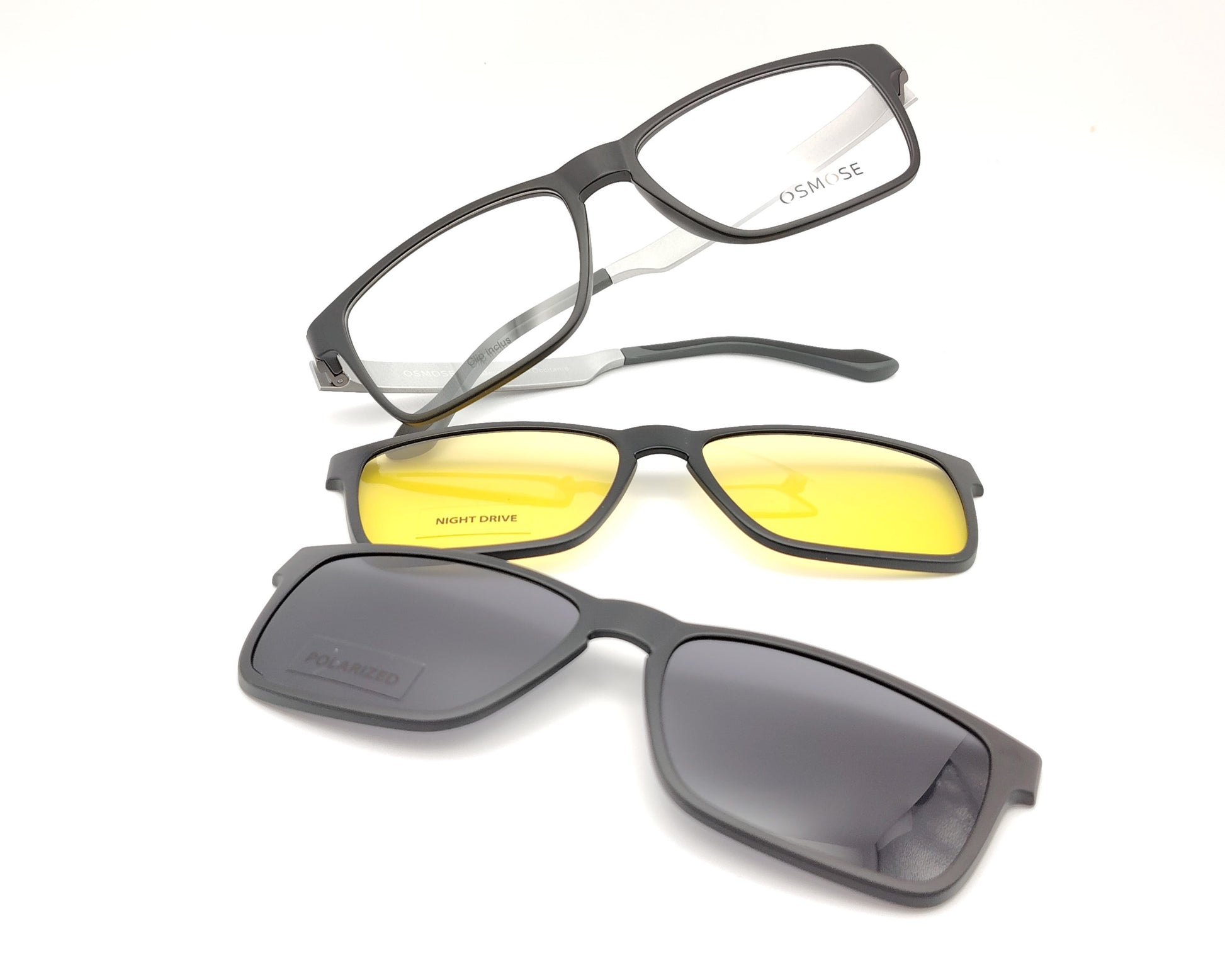 gafas de pasta en pasta negro mate  con dos clips, uno de sol polarizado y otro amarillo
