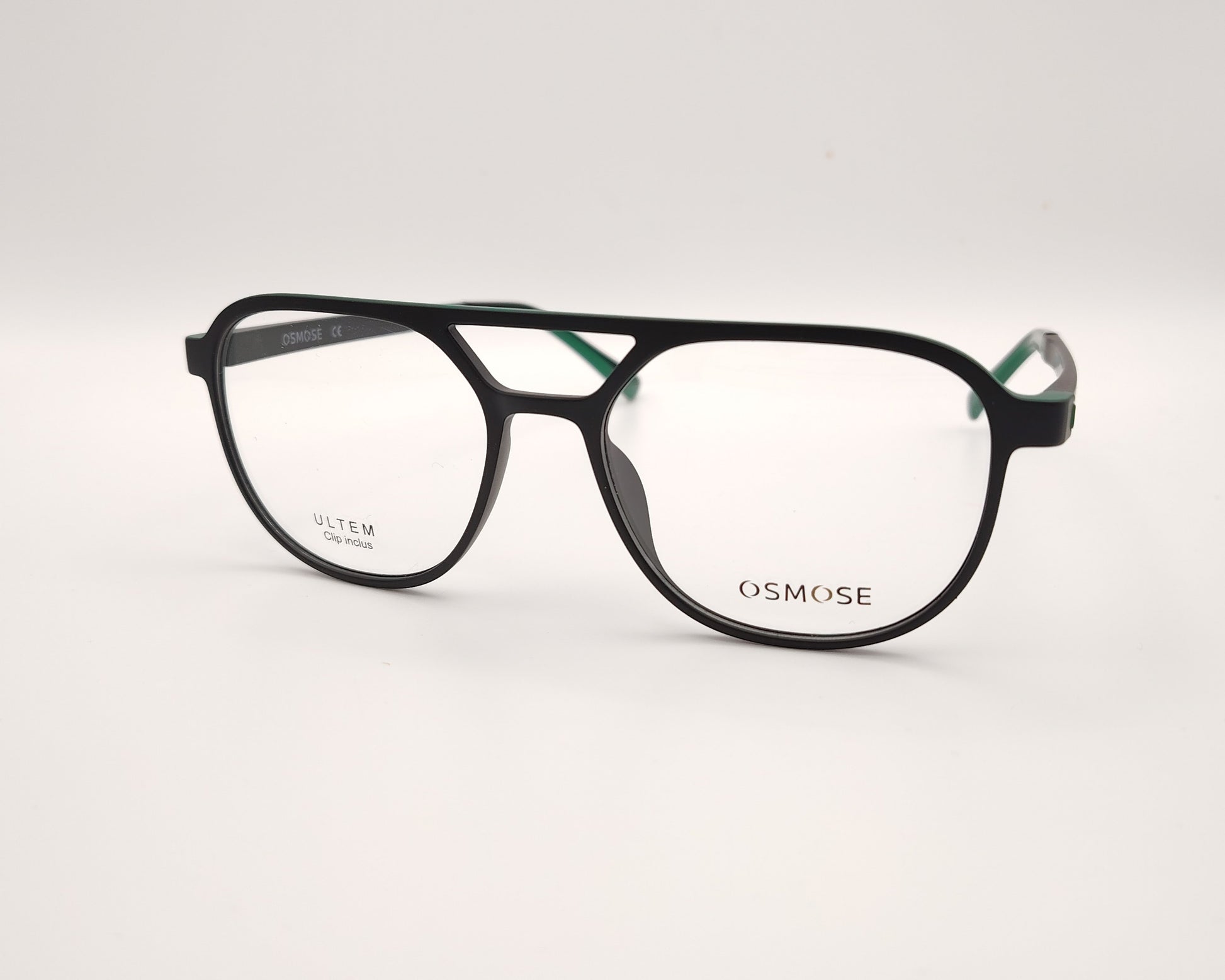gafas graduadas negras con doble puente y clip solar intercambiable con lentes amarillas y oscuras polarizadas