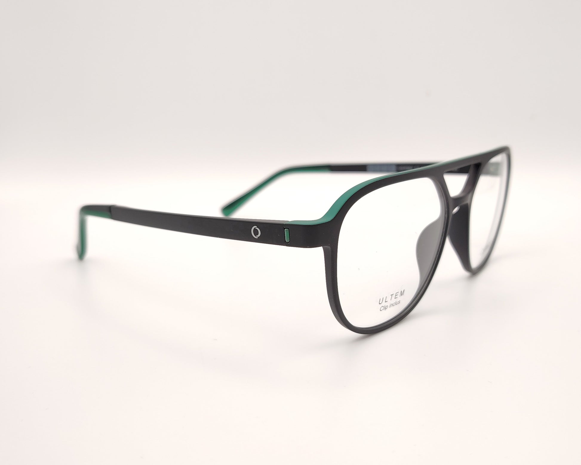 gafas graduadas negras con doble puente y clip solar intercambiable con lentes amarillas y oscuras polarizadas