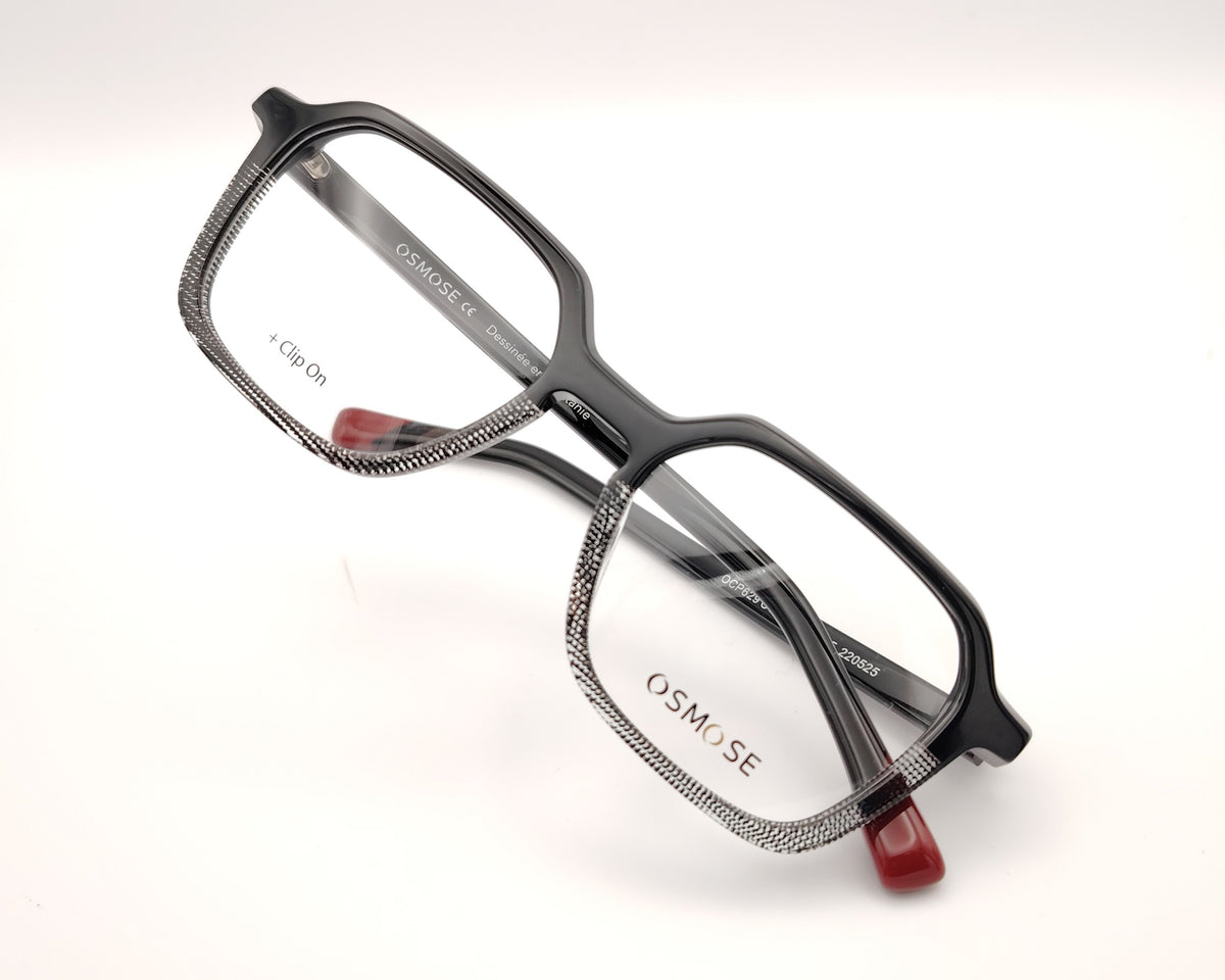 gafas de pasta forma geométrica degradado negro a transparente con detalles granates y dos clips solares