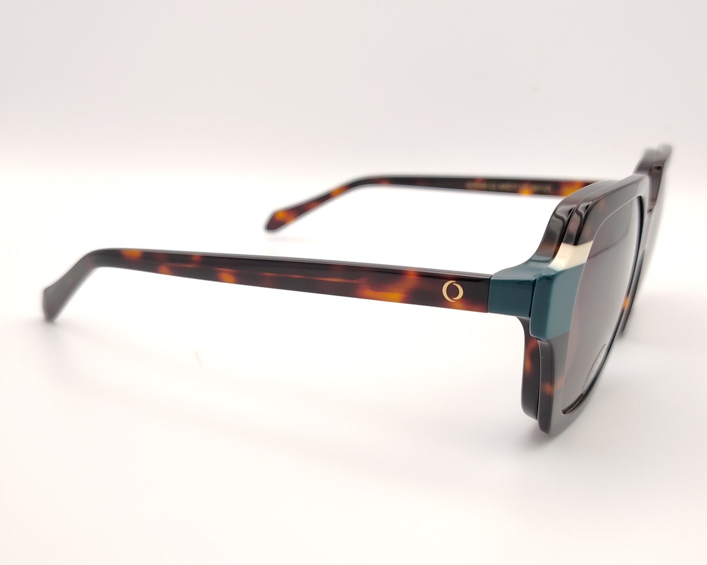 gafas osmose carey con detalles verdes doble clip on magnético polarizado marron degradado y azul suave