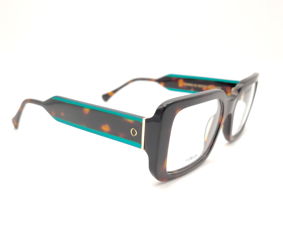 gafas de pasta en color carey con detalles en verde y dos clips solares polarizados
