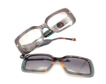 gafas de pasta en color carey con detalles en verde y dos clips solares polarizados