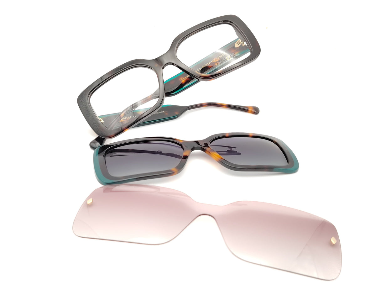 gafas de pasta en color carey con detalles en verde y dos clips solares polarizados