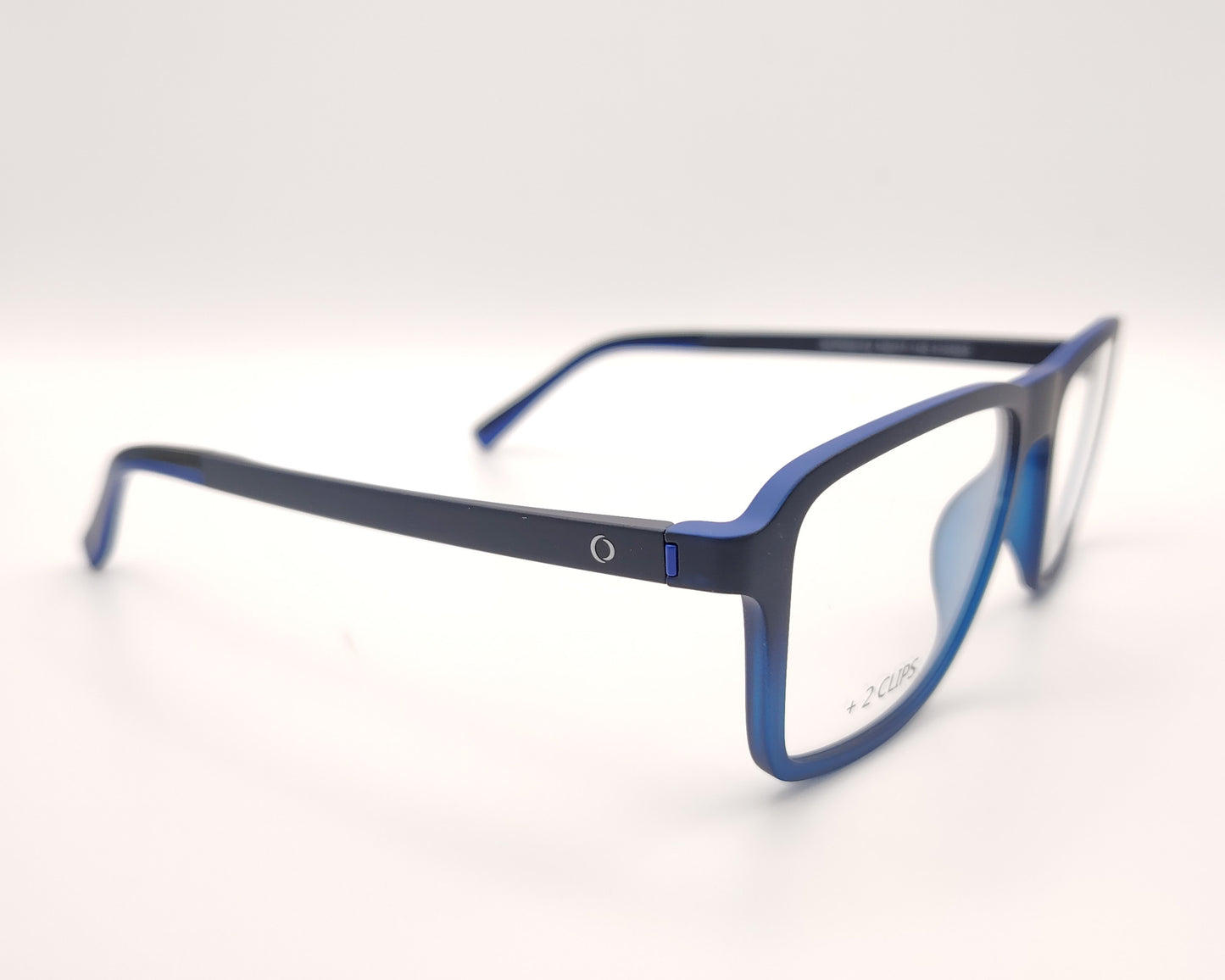 gafas de pasta en pasta azul mate degradado con dos clips, uno de sol polarizado y otro amarillo