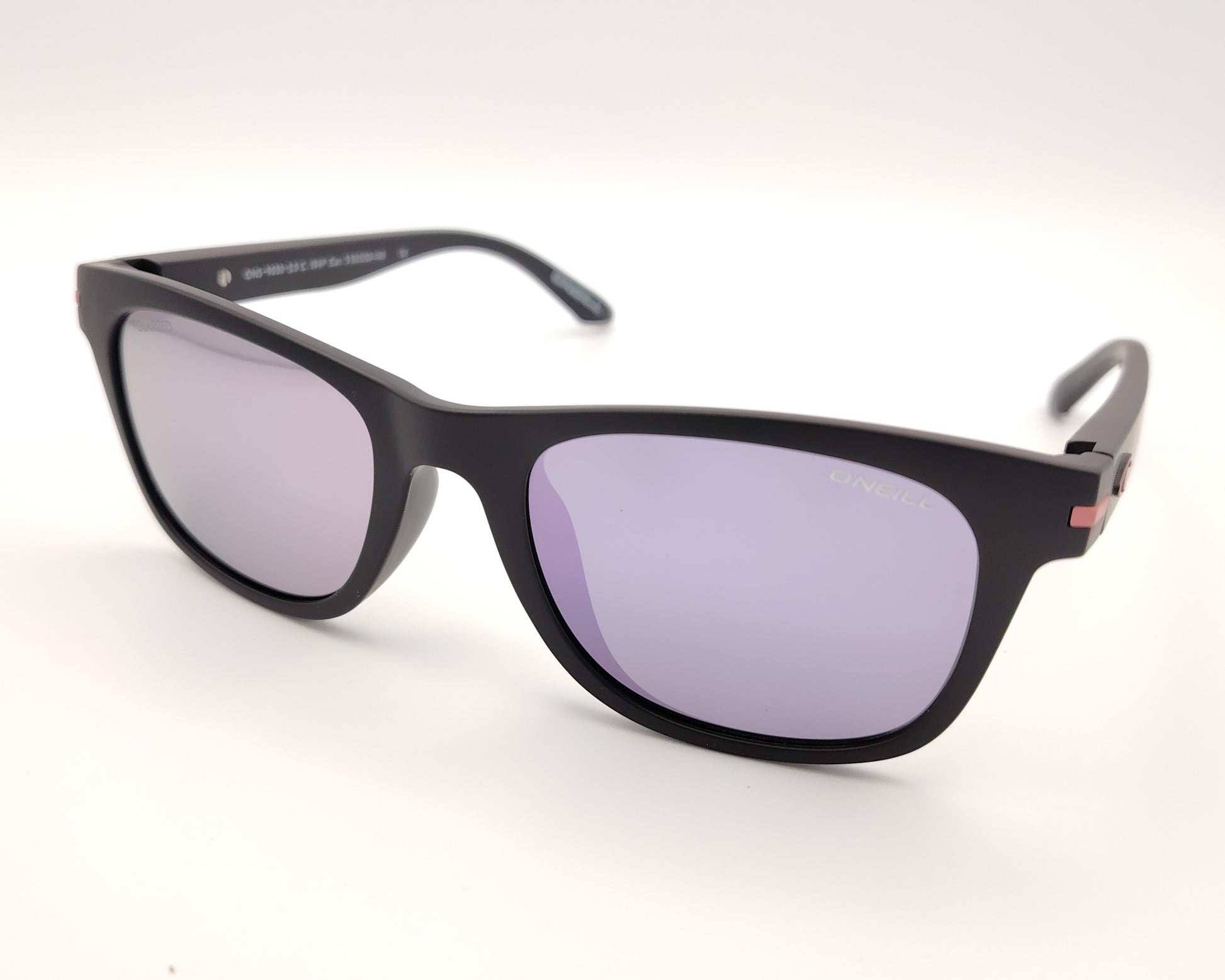 gafas de sol deportivas con montura negra mate detalles en rosa y lentes polarizadas en espejo rosa