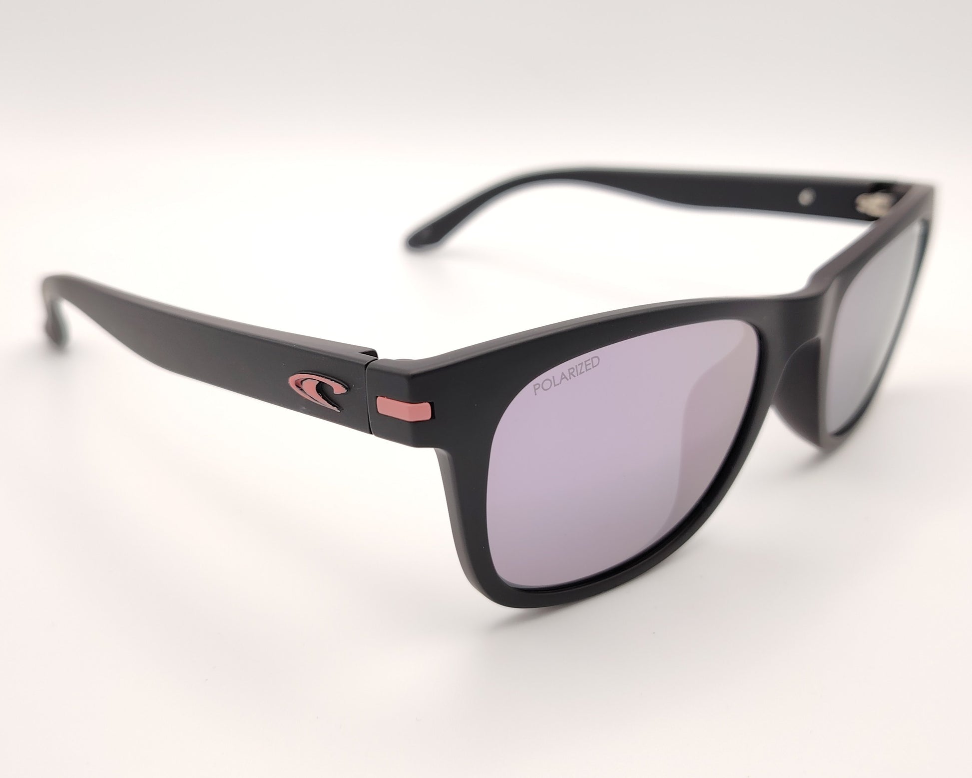 gafas de sol deportivas con montura negra mate detalles en rosa y lentes polarizadas en espejo rosa