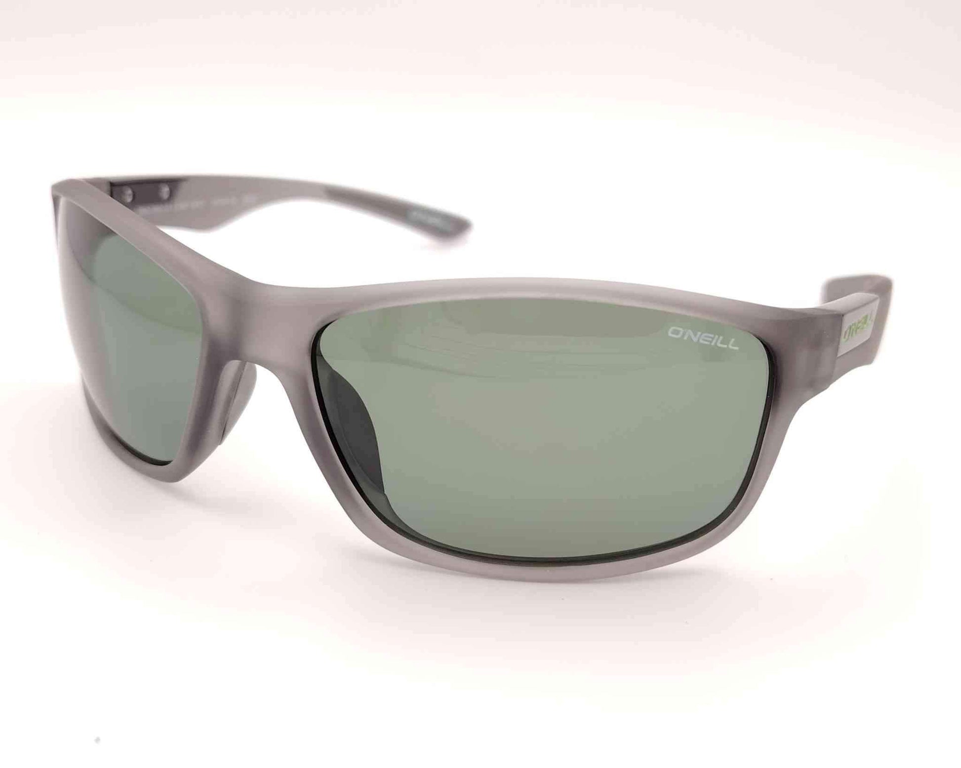 gafas de sol deportivas con montura gris translúcida y lentes polarizadas en color verde con espejo plata