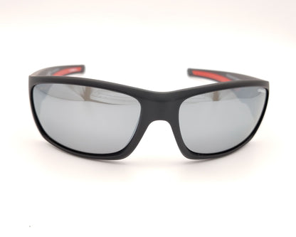 gafas de sol deportivas con montura negra mate, detalles en rojo y lentes polarizadas espejadas en plata