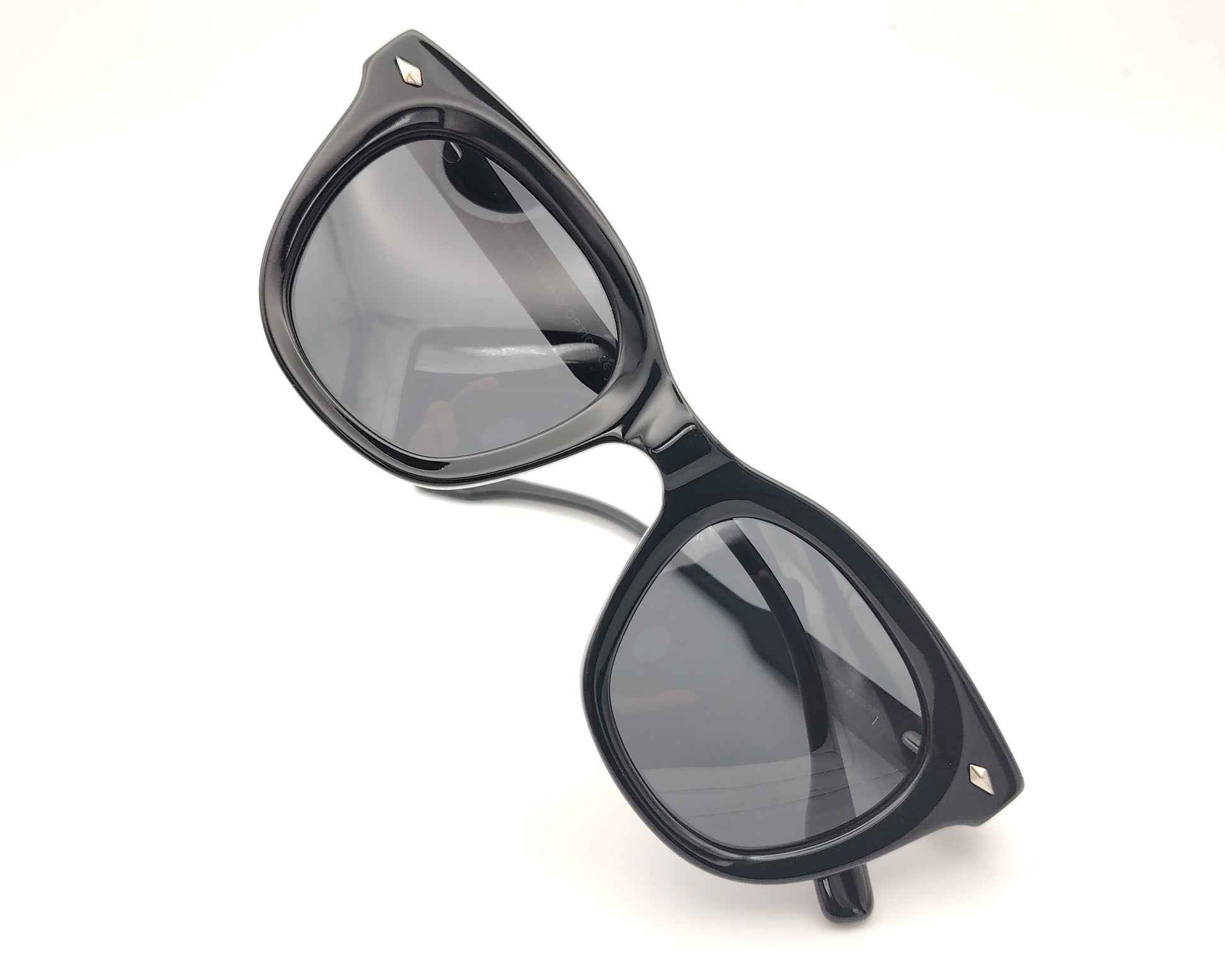 gafas de sol de acetato negro con lentes polarizadas a juego