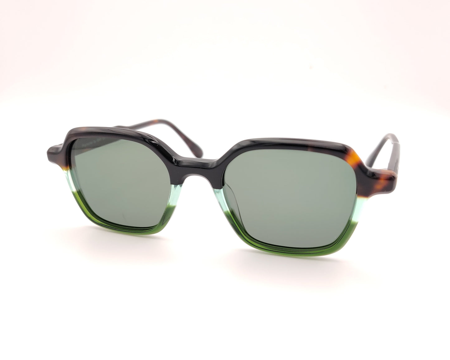 gafas de sol acetato negro carey y verde con lentes polarizadas forma suave