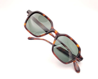 gafas de sol polarizadas de montura de acetato carey con lentes verdes 