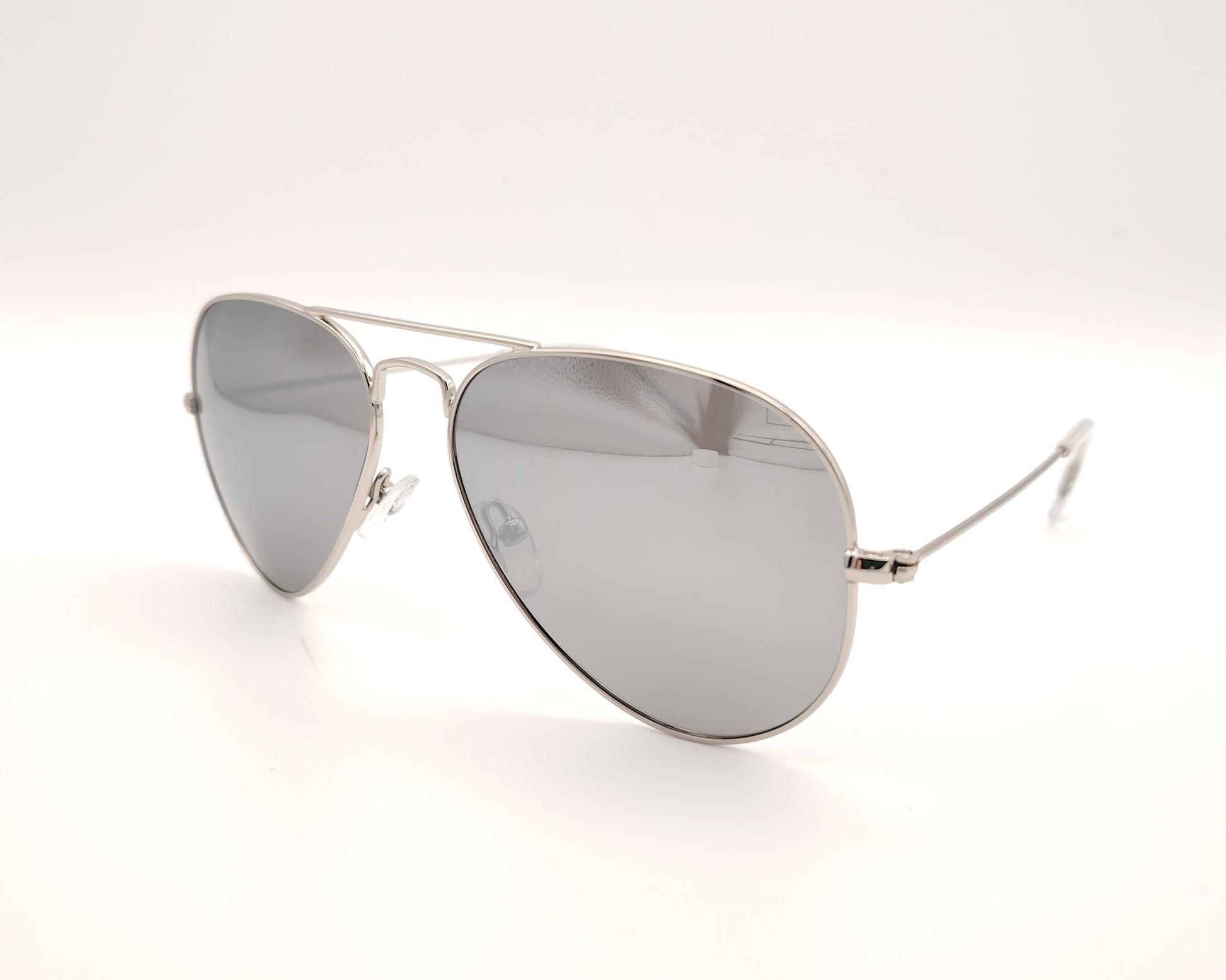 gafas de sol estilo aviador en metal plateado con lentes polarizadas en espejo plata
