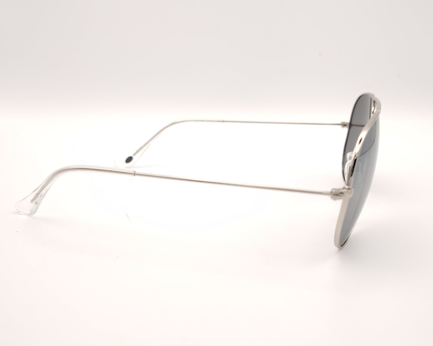 gafas de sol estilo aviador en metal plateado con lentes polarizadas en espejo plata