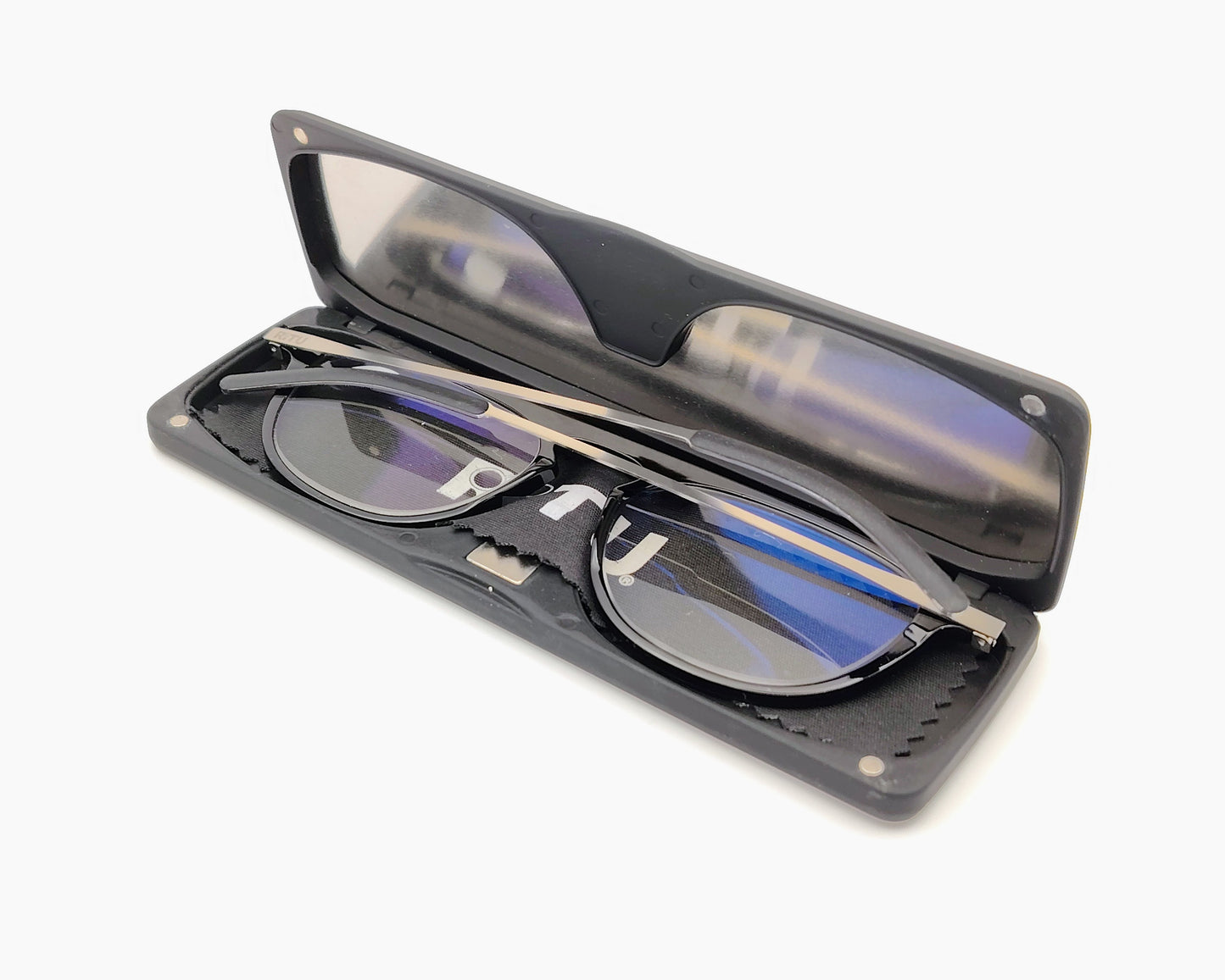 gafas de lectura premontadas para presbicia con diseño compacto y ultraligero, incluyen un estuche plano y resistente ideal para llevar en el bolsillo, disponibles en varias graduaciones, color negro