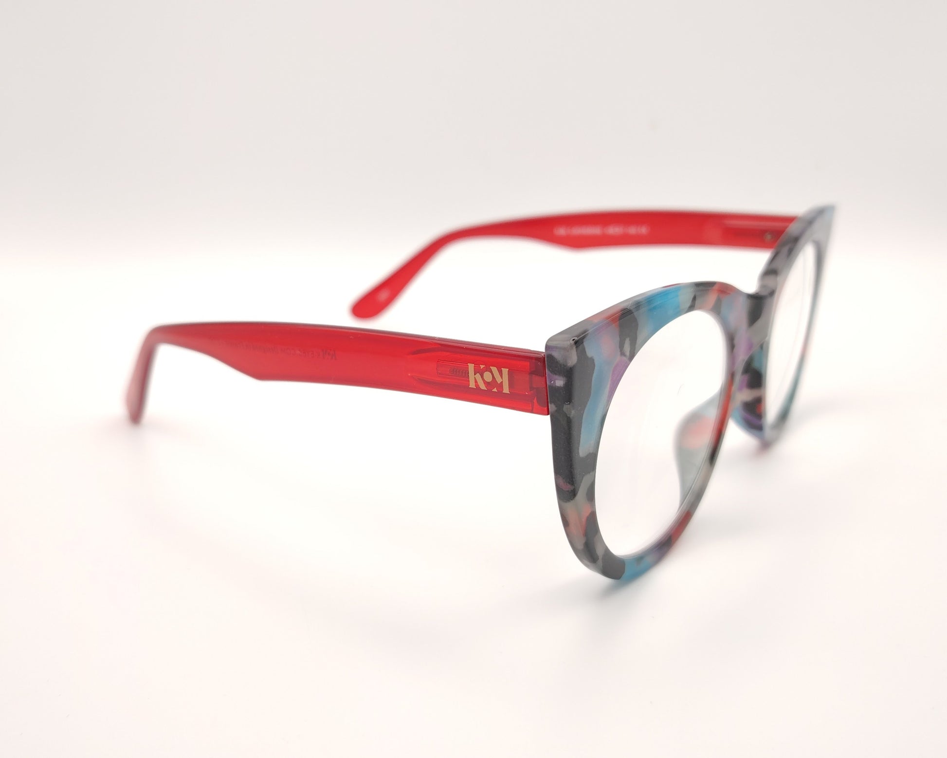 gafas premontadas de lectura de forma redondeada con frontal multicolor y varillas rojas translúcidas